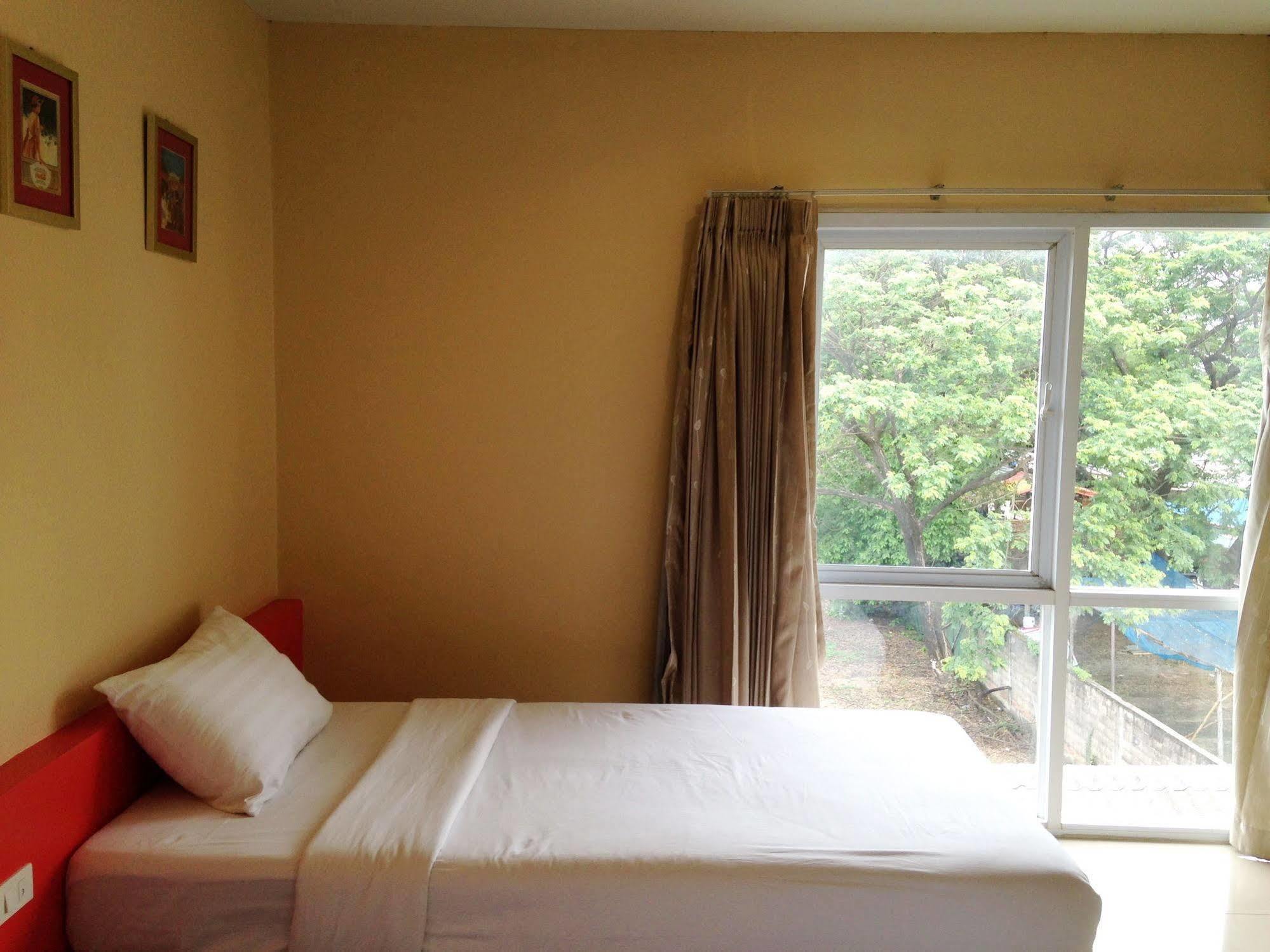 C2 Residence Lampang Kültér fotó